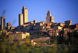 Images Dated 7th March 2006: The village of San Gimignano sits in the rolling hills of Tuscany, Italy