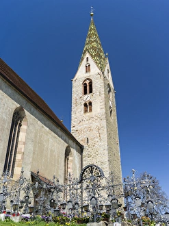 Images Dated 28th April 2012: Villanders (Vilandro) in valley Eisack (isarco), the parish church. Europe, Central Europe