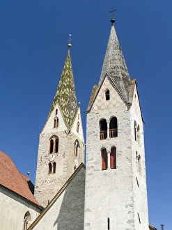 Images Dated 28th April 2012: Villanders (Vilandro) in valley Eisack (isarco), the parish church. Europe, Central Europe
