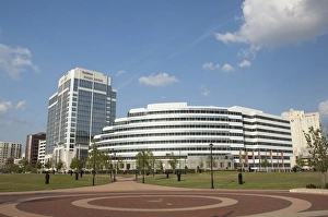 Images Dated 25th April 2011: Virginia, Norfolk, Town Point Park