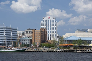 Images Dated 25th April 2011: Virginia, Norfolk, Waterside Marina. Port are skyline view of Norfolk