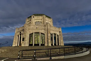 Vista House at Crown Point in Multnomah County, Oregon, USA