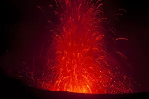 Images Dated 23rd August 2008: Volcano eruptions at the Volcano Yasur, Island of Tanna, Vanuatu, South Pacific