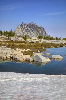 Images Dated 10th September 2011: WA, Alpine Lakes Wilderness, Enchantment Lakes, Brisengamen Lakelets, with Temple Ridge