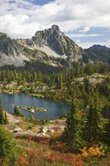 Images Dated 5th October 2006: WA, Alpine Lakes Wilderness, Lila Lake in autumn