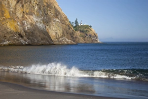 Images Dated 19th August 2011: WA, Cape Disappointment State Park, Cape Disappointment lighthouse; built 1856