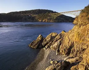 WA, Deception Pass SP, Deception Pass Bridge connecting Whidbey and Fidalgo Islands