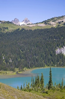 Images Dated 14th August 2008: WA, Glacier Peak Wilderness, Lyman Lake, with twin peaked Sitting Bull Mountain