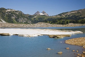 WA, Glacier Peak Wilderness, Upper Lyman Lake, with twin peaked Sitting Bull Mountain