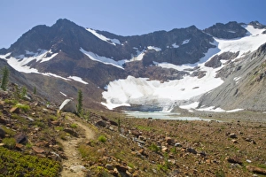 WA, Glacier Peak Wilderness, Upper Lyman Lake, and the Lyman Glacier