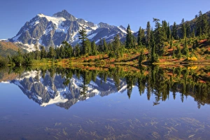 Images Dated 30th September 2010: WA, Heather Meadows Recreation Area, Mount Shuksan, reflected in Picture Lake