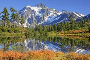 Images Dated 30th September 2010: WA, Heather Meadows Recreation Area, Mt. Shuksan, reflected in Picture Lake