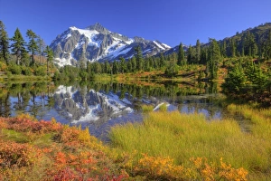 Images Dated 30th September 2010: WA, Heather Meadows Recreation Area, Mt. Shuksan, reflected in Picture Lake