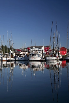 Images Dated 20th August 2011: WA, Ilwaco, fishing boats and cannery at Port of Ilwaco