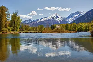 Leavenworth Prints: WA, Leavenworth, Wenatchee River and Cascade mountains
