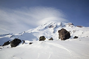 Images Dated 26th January 2011: WA, Mount Rainier National Park, Mount Rainier with lenticular cloud over summit