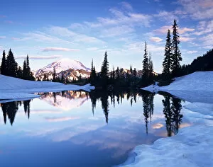 Images Dated 1st May 2007: WA, Mt. Rainier NP, Mt. Rainier and clouds reflected in Upper Tipsoo Lake at sunrise