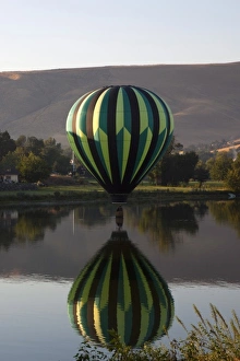 Images Dated 24th September 2011: WA, Prosser, The Great Prosser Balloon Rally, Hot air balloon over the Yakima River