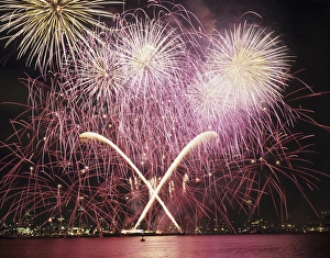 Images Dated 14th November 2012: WA, Seattle, Fireworks on July 4th, at Gasworks Park; Space Needle in background