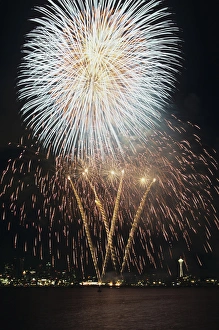 Images Dated 19th November 2012: WA, Seattle, Fireworks on July 4th, at Gasworks Park; Space Needle in background