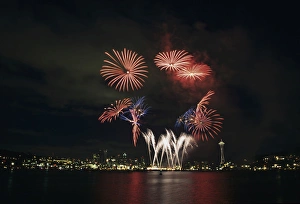 Images Dated 19th November 2012: WA, Seattle, Fireworks on July 4th, at Gasworks Park; Space Needle in background