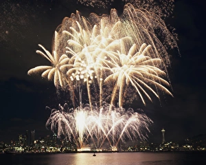 Images Dated 14th November 2012: WA, Seattle, Fireworks on July 4th, at Gasworks Park; Space Needle in background