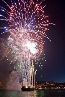 Images Dated 4th July 2007: WA, Seattle, Lake Union, 4th of July fireworks