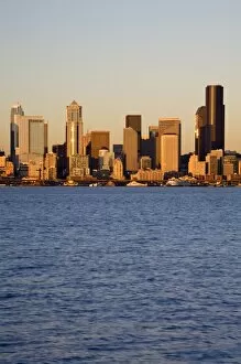 Images Dated 11th September 2006: WA, Seattle, Seattle skyline and Elliott Bay