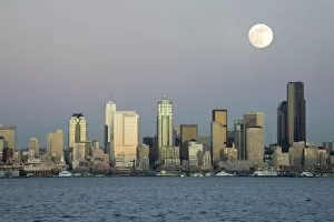 Images Dated 1st February 2007: WA, Seattle, Seattle skyline and Elliott Bay with full moon rising, view from Alki