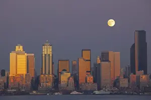 Images Dated 9th December 2011: WA, Seattle, Seattle skyline and Elliott Bay from West Seattle, full moon rising