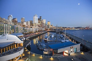 Images Dated 30th October 2006: WA, Seattle, Seattle skyline from Pier 66 with Elliott Bay