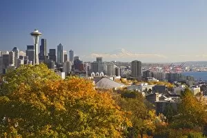 WA, Seattle, Seattle skyline with Space Needle and Mt. Rainier, view from Kerry Park