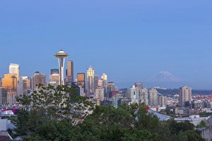 WA, Seattle, skyline view from Kerry Park, with Mount Rainier (2015)