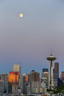 Images Dated 30th June 2015: WA, Seattle, skyline view from Kerry Park, with full moon (2015)