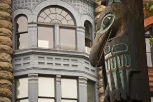 WA, Seattle, Totem pole and Pioneer building at historic Pioneer Square