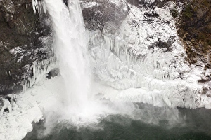 Images Dated 12th December 2009: WA, Snoqualmie, Snoqualmie Falls plunges 268 feet