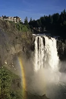 Images Dated 2nd July 2007: WA, Snoqualmie, Snoqualmie Falls and Salish Lodge with rainbow, 268 falls