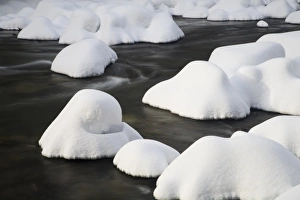 Images Dated 5th January 2008: WA, Wenatchee National Forest, Icicle Creek, snow shapes