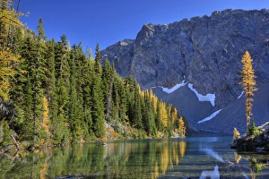Images Dated 2nd October 2010: WA, Wenatchee NF; Blue Lake with golden larch trees