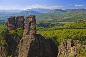 Images Dated 17th April 2007: A walk throught Belogradchik Castle Ruins viewing the valley with rock formations