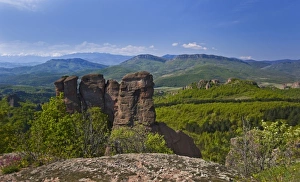 Images Dated 17th April 2007: A walk throught Belogradchik Castle Ruins viewing the valley with rock formations