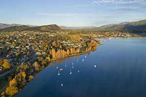 Central Otago Prints: Wanaka and Lake Wanaka in autumn, Otago, South Island, New Zealand