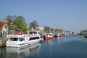 Images Dated 27th April 2004: warnemunde harbor
