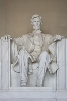 Mall Prints: WASHINGTON, D. C. USA. Statue of Lincoln at Lincoln Memorial