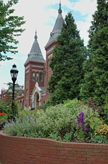 Images Dated 16th June 2005: Washington, DC, Mary Livingston Ripley Garden, Smithsonian Arts and Industries building