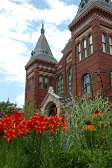 Images Dated 16th June 2005: Washington, DC, Mary Livingston Ripley Garden, Smithsonian Arts and Industries building
