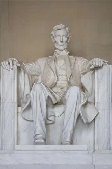 Images Dated 3rd November 2004: WASHINGTON, D.C. USA. Statue of Lincoln at Lincoln Memorial