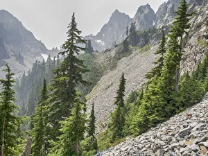 Images Dated 13th November 2018: Washington State, Alpine Lakes Wilderness. Cross-country route, view towards Melakwa Pass