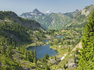 Images Dated 14th October 2021: Washington State, Central Cascades, Rampart Ridge, Rampart Lakes