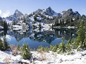 Images Dated 18th May 2022: Washington State, Central Cascades. Alpine Lakes Wilderness, Gem Lake